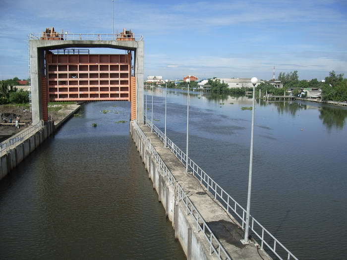 Thailand News 21-03-17 4 NNT Khlong Mahachai “Kaem Ling” to be dredged to store more water 1JPG