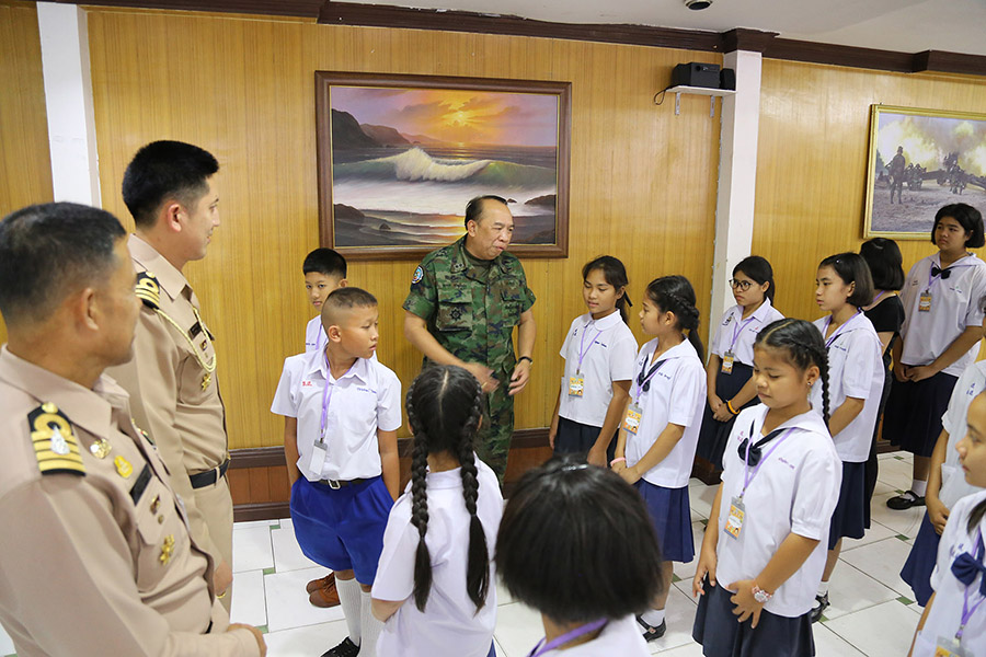 Rear Adm. Eakaraj Phomlampak opened the “Little Guides for Sea Turtle Conservation” project for students from Juksamet School.