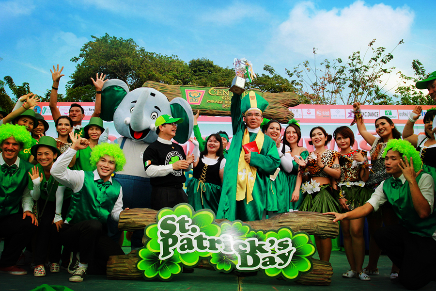 1236-Socialscene-PIC1