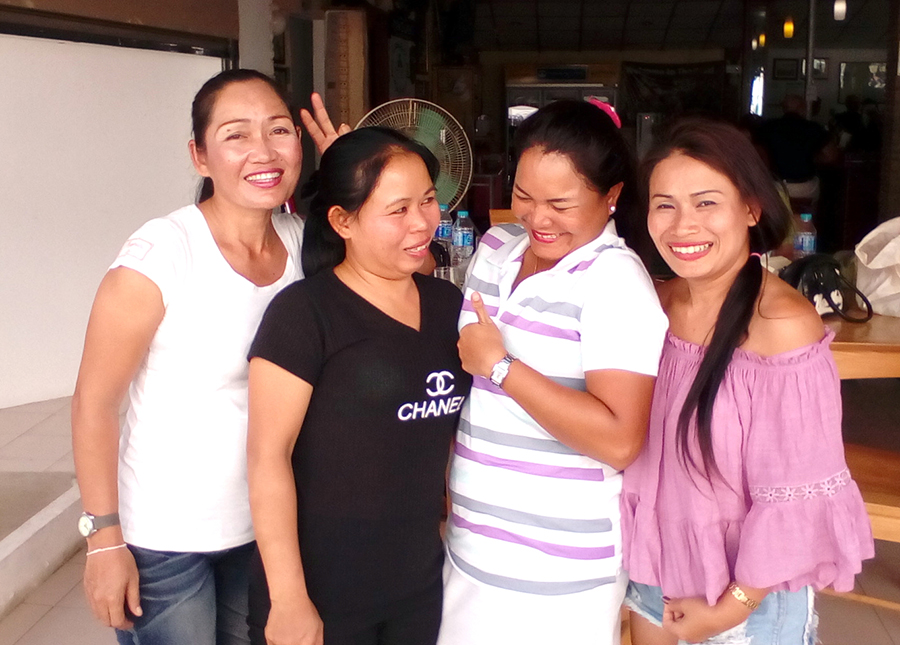 Friday scramble winners: the Billabong ladies.