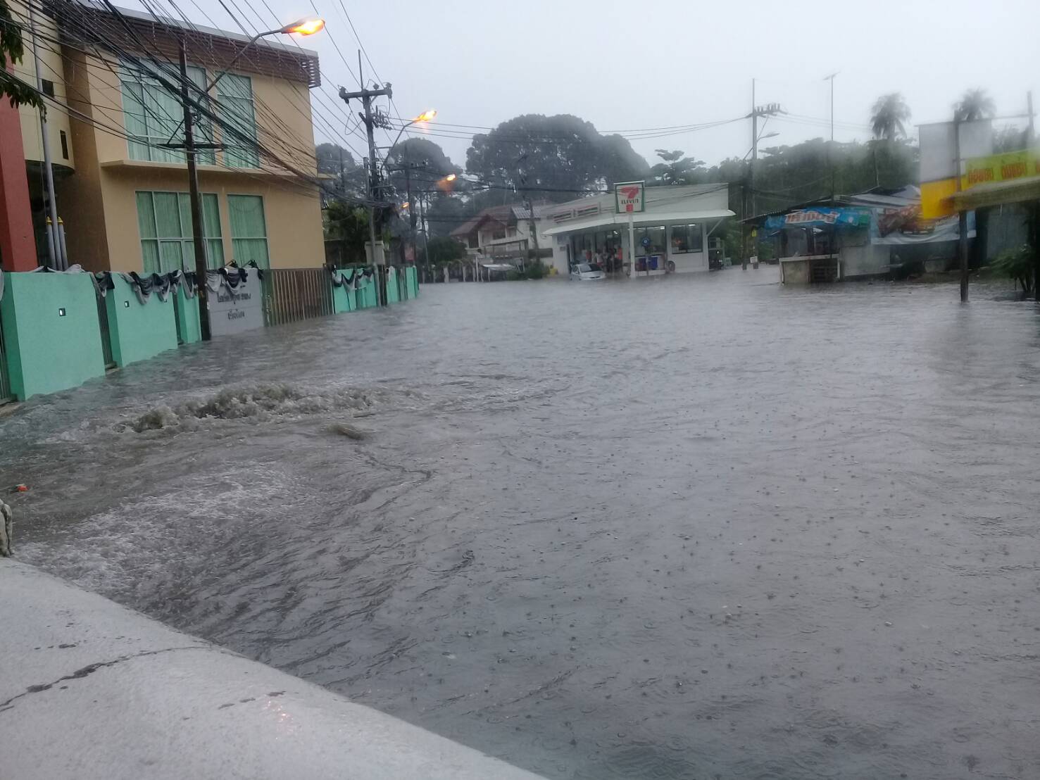 Flooding in the Nongyai area - Pattaya officials said their efforts to dredge canals and clear sewers are paying off as flooding from an April 1 storm drained in as little as 27 minutes.