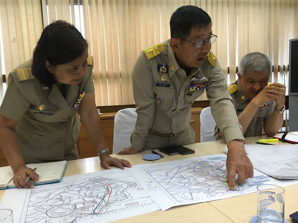 Mayor Anan Charoenchasri gathers his brain trust to map out plans to mitigate flooding in Pattaya during the rainy season.