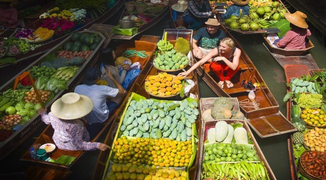 The WTTC visitors will visit Ampawa’s famous floating market. 