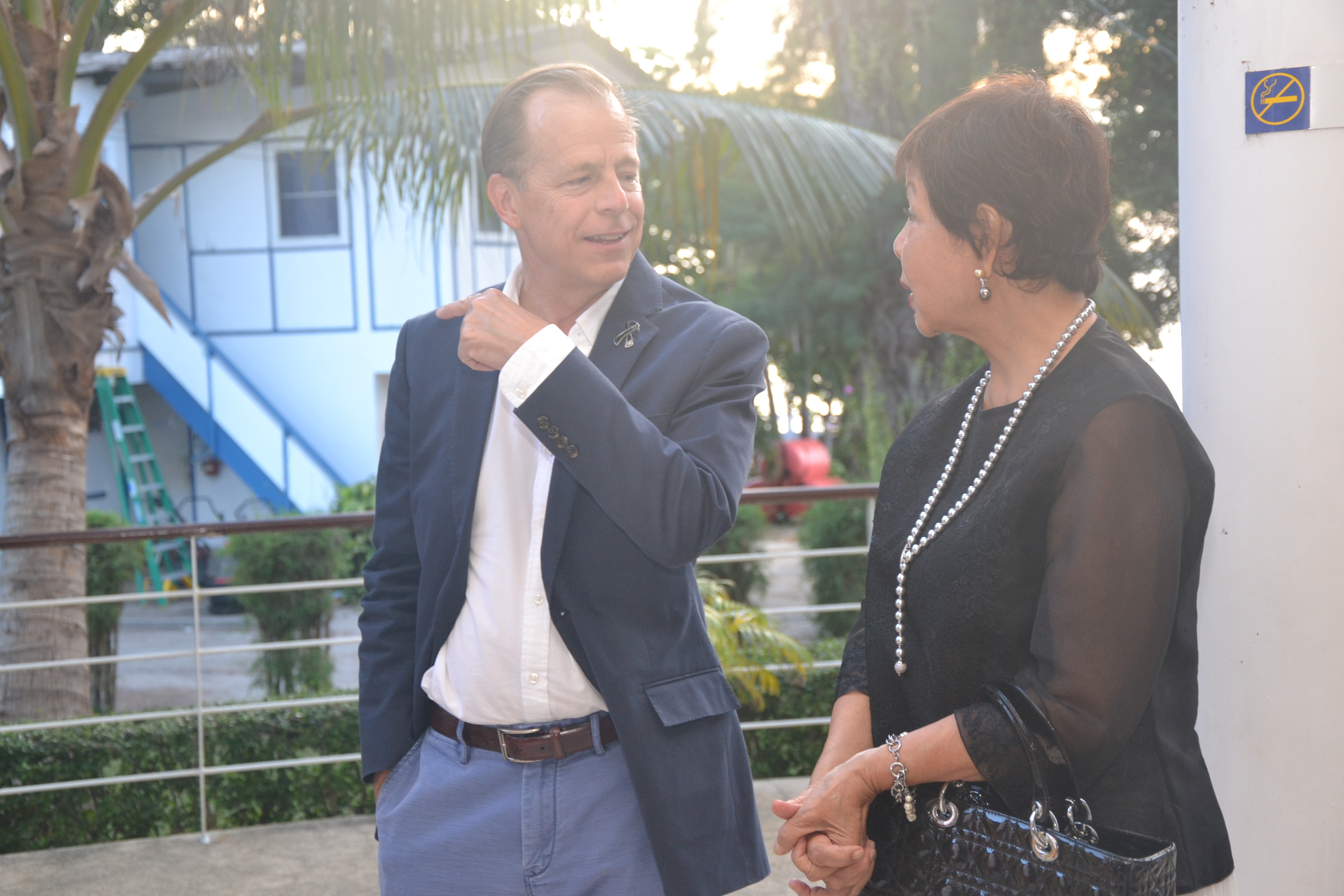 Ambassador Davies converses with Sopin Thappajug.