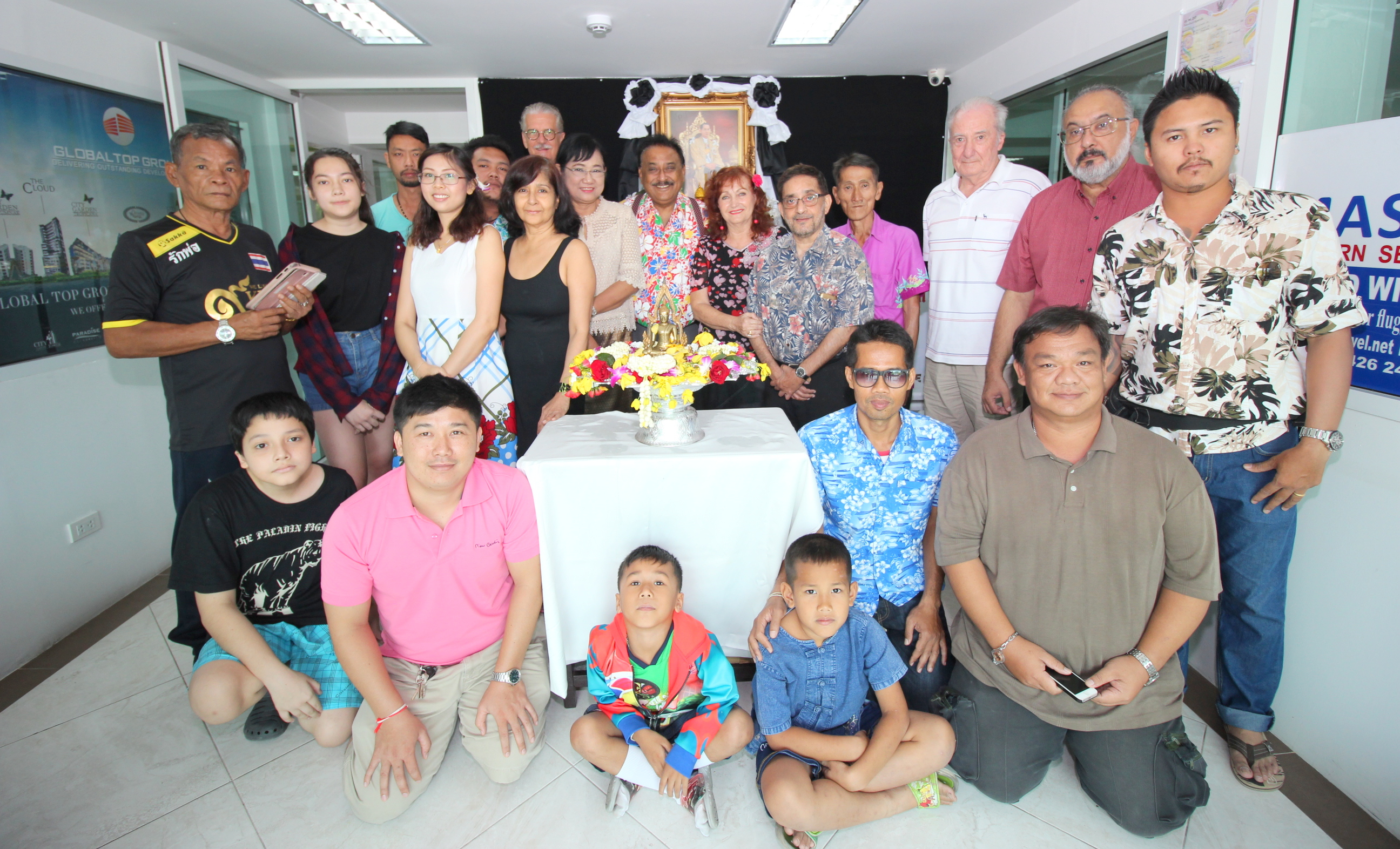 The Pattaya Mail familygather for a group photograph after the ceremonies.