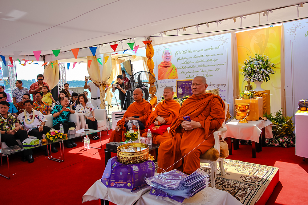 Tongchai Wattraimitwitthayaram Worawihan presides over a ceremony blessing 11,000 pieces of Pha Yants to give out.
