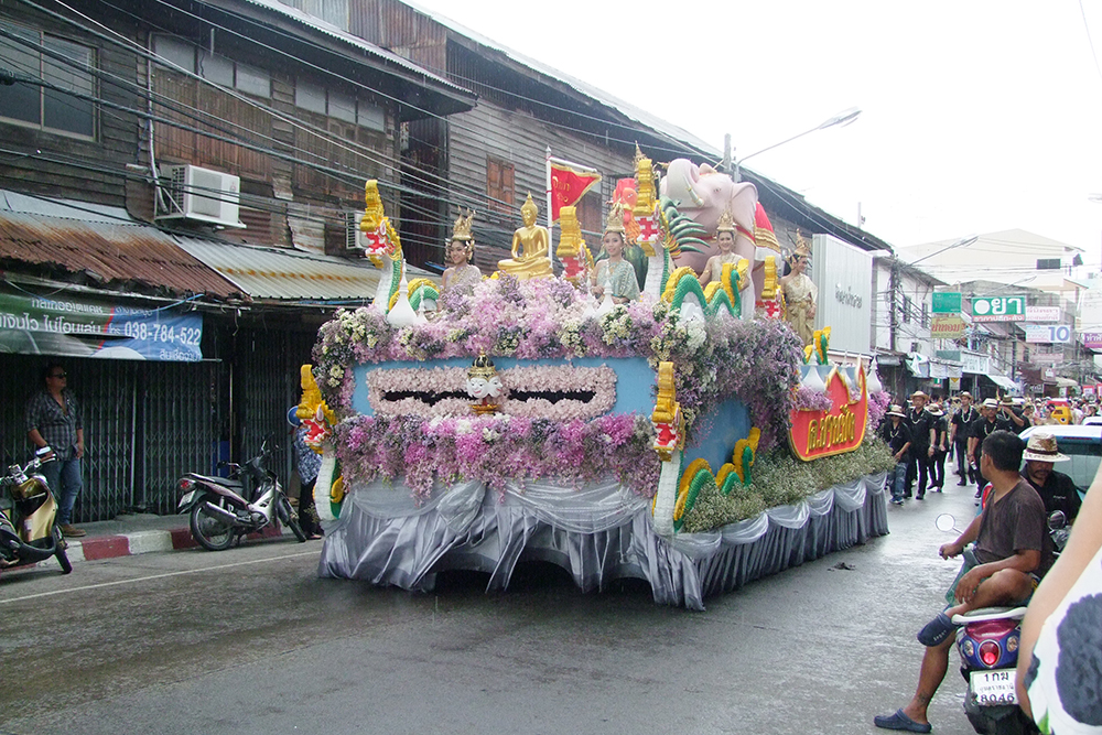 Chonburi’s April 13 parade included 12 floats and vehicles carrying Buddhist relics on which people can pour holy water.