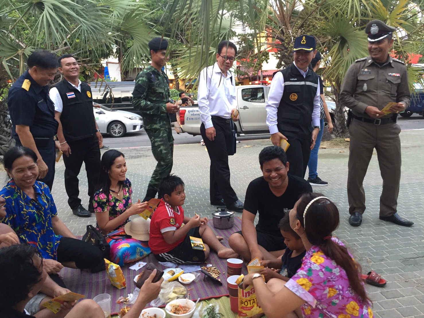 Banglamung District Chief Naris Niramaiwong and Pattaya police chief Pol. Col. Apichai Kroppech were joined by public health officials on a walk along Beach Road looking for alcohol being sold and consumed in forbidden places.