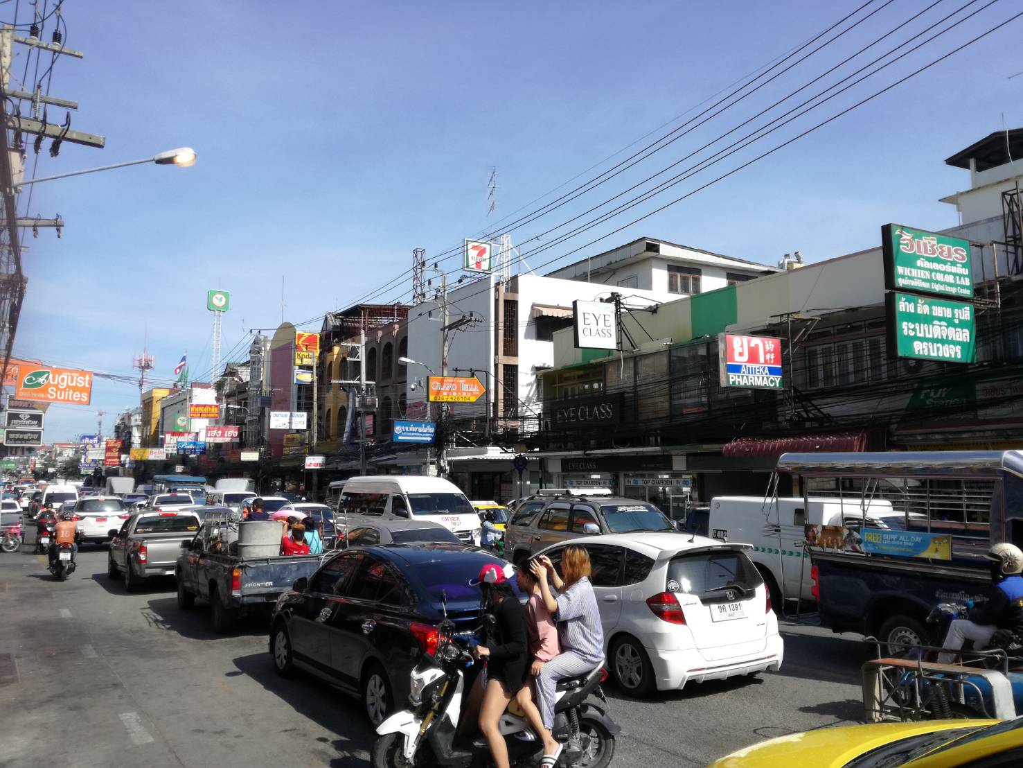 Traffic during Songkran was at a standstill throughout the long holiday.