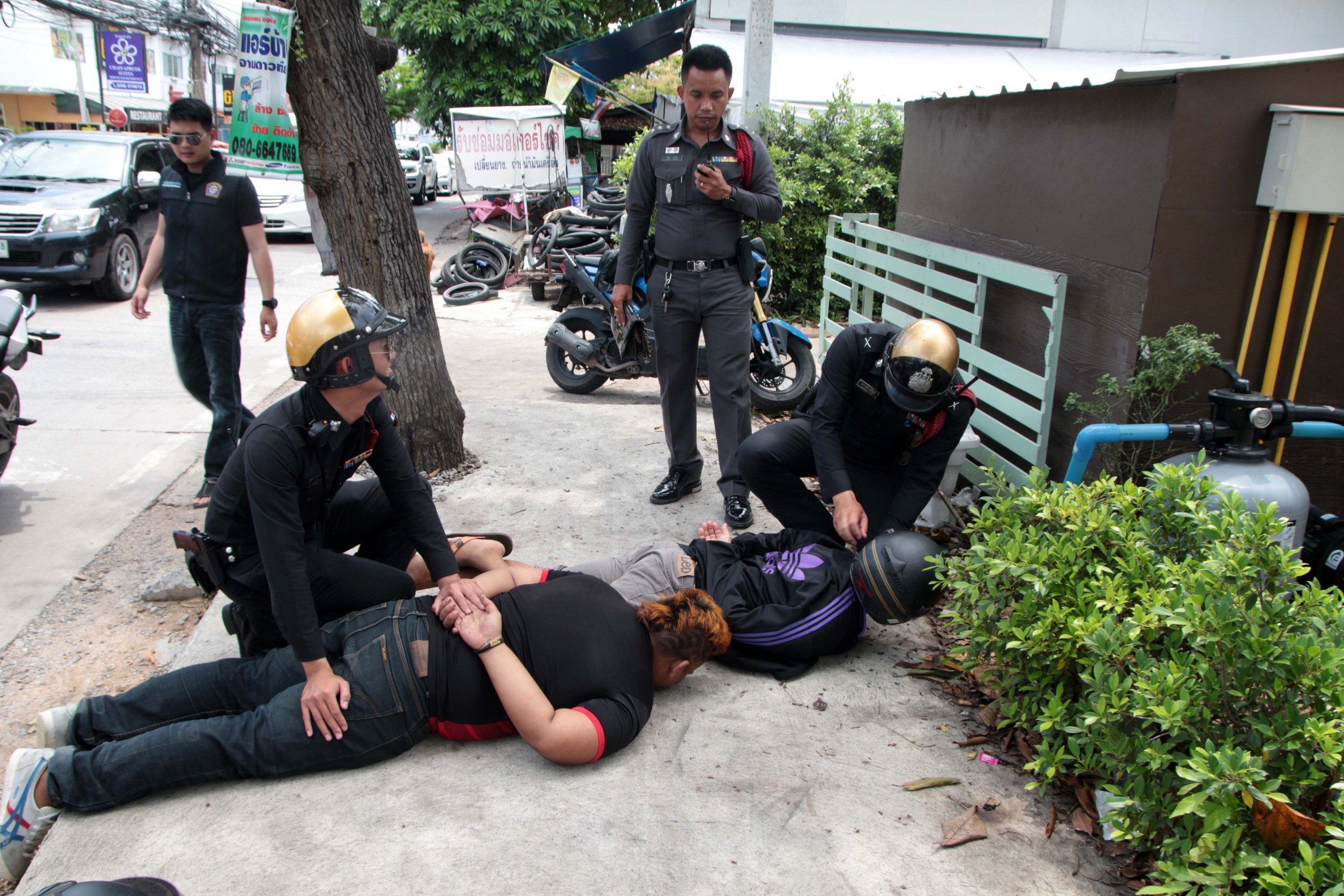 Hoping to ease Pattaya’s pandemic of snatch-and-run robberies, police practiced how to catch such thieves in a real-life simulation.