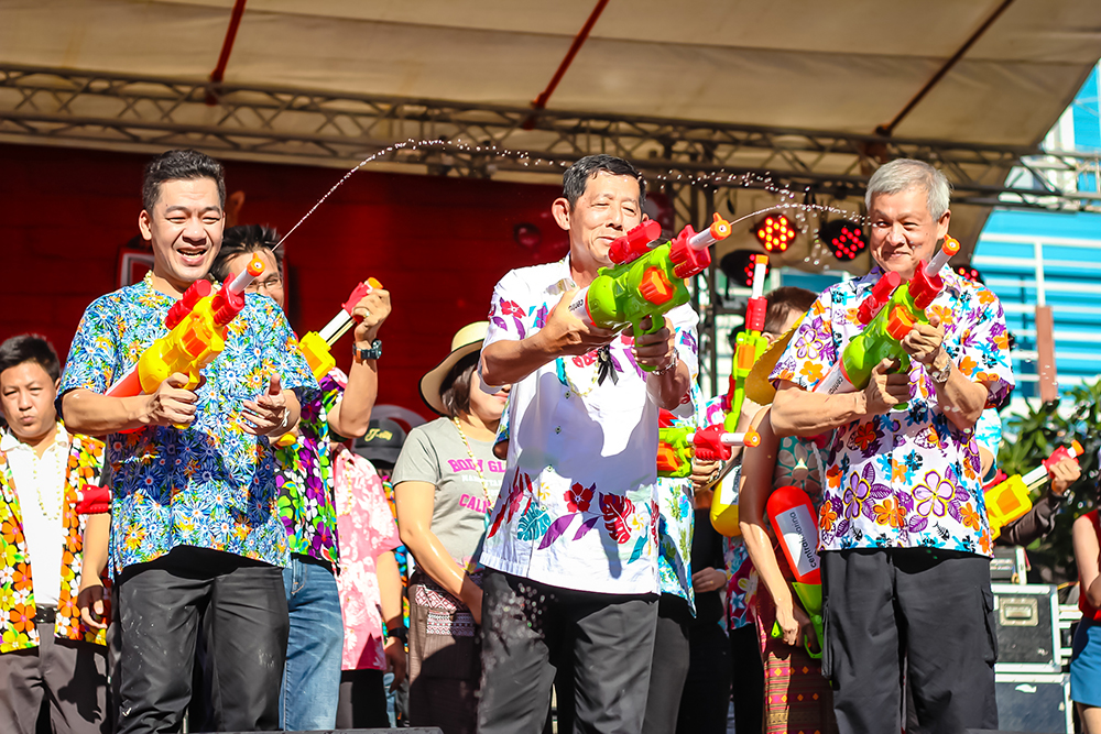 TAT Deputy Director Akapon Taweesuntorn, Mayor Anan Charoenchasri, and Deputy Mayor Apichart Worapol take part in the fun during the official opening of Songkran in Pattaya.
