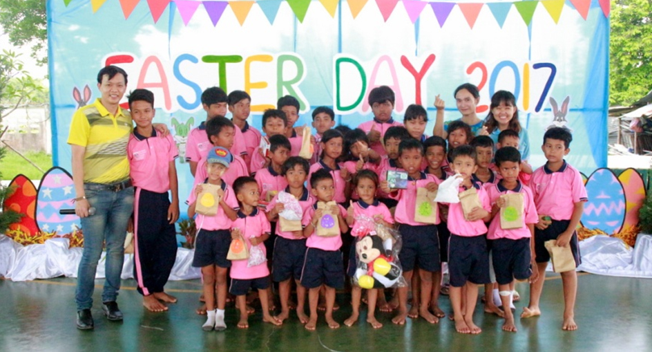 The egg-hunters got extra help from children of Asian migrant workers who stay at the HHN’s Drop-In Center during the day. The holiday party was a first for many of them.