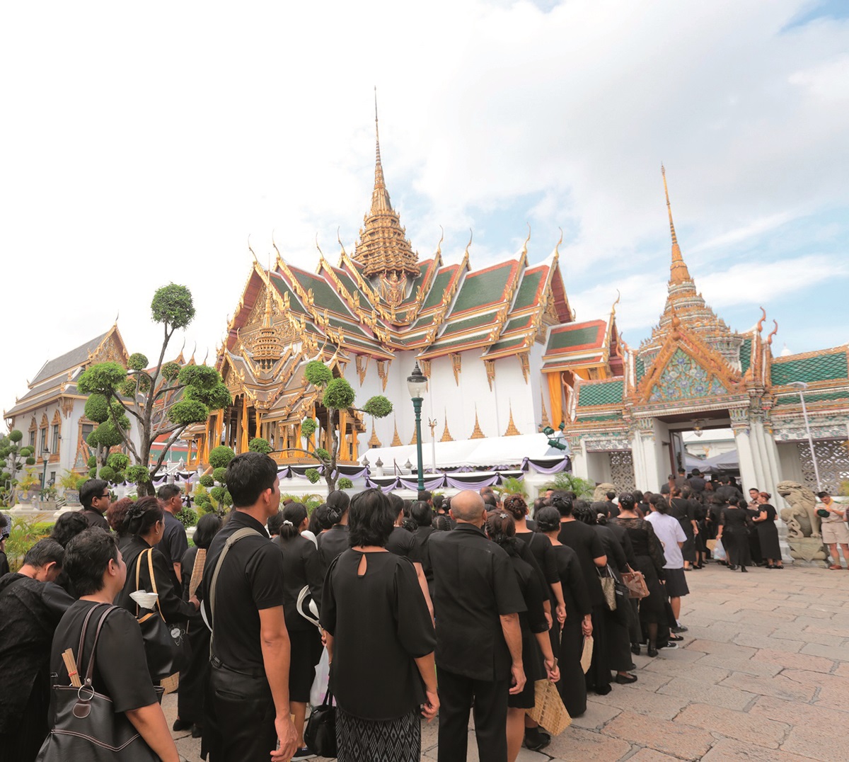 Thailand News - 25-04-17 1 Thais mourn King Bhumibol 1