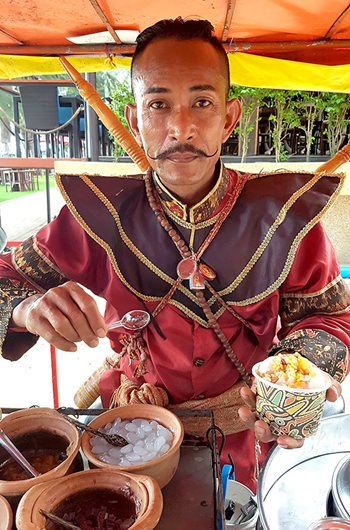 Lukchai Srinok does strike a fairly accurate likeness to a “reincarnated” King Taksin the Great.