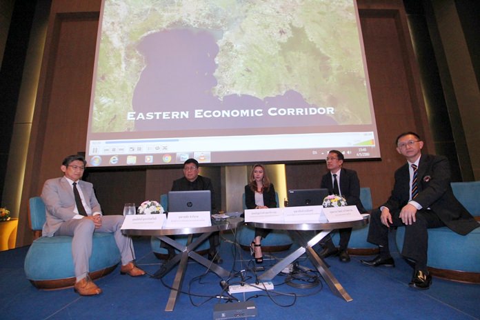 (L to R) Meesak Sunrakchote, chairman of the Real Estate Association of Chonburi, Ronachai Khampiban, assistant governor of the Industrial Estate Authority of Thailand, Nattanan Khunajirakhun, chairwoman of the Real Estate Association of Rayong, Wasan Kongchan, managing director of Modern Property Consultants, and Anawat Nawintham, president of the Thai Building Association, at the May 4 workshop.