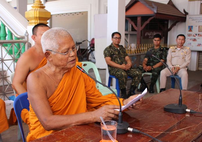 Phra Wisutthajan, abbot of Wat Prachum Kongka, explains the temple’s bookkeeping and invites people to check for themselves if they think anything is amiss.