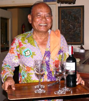 Somsakdi with his trademark towel over his left shoulder.