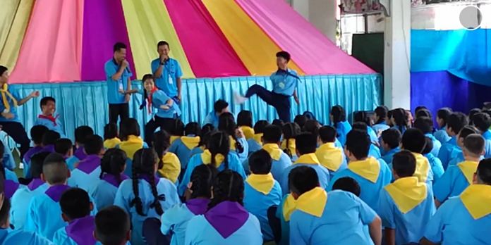 Arunothai School, located in Banglamung, held fun orientation activities for Mathayom 1 students.