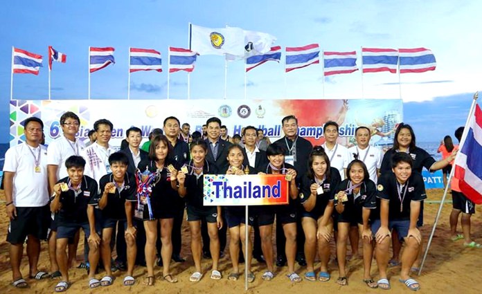 Thailand’s victorious women’s beach handball team pose with the champions’ trophy at Jomtien Beach, May 15.