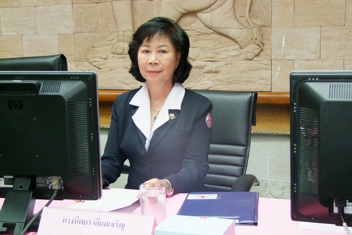 Red Cross Chairwoman Supaporn Thienchai announced May 18 that the society’s Eye Test Mobile Unit will roll across the province to assist youngsters with poor vision and no access to ophthalmologists and glasses.