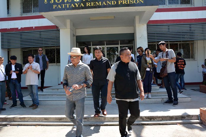 Members of the red shirt anti-government group made their monthly visit to an imprisoned leader serving four years for storming the 2009 ASEAN summit at the Royal Cliff Beach Resort.