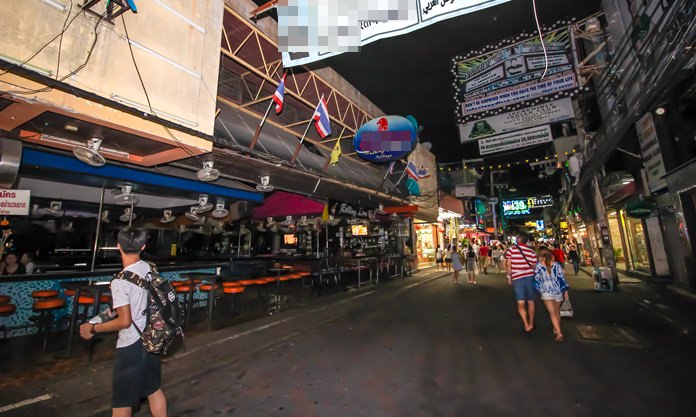 Pattaya after dark was quiet for the entire weekend, as bars and entertainment venues were ordered closed during the 2-day holiday.