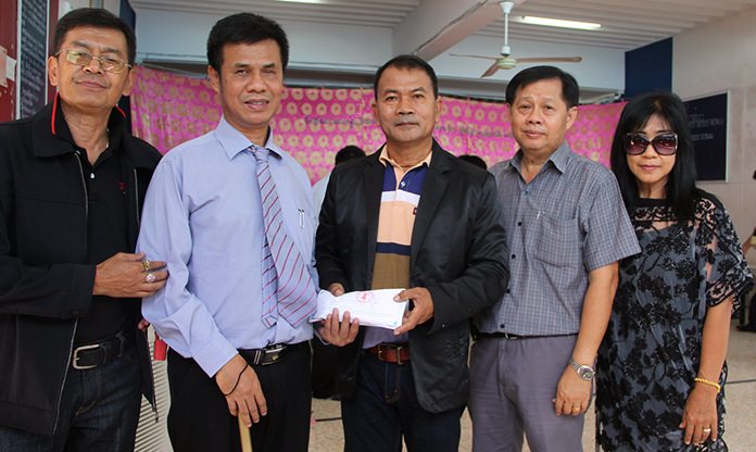 One family presented 50,000 baht to Chid.