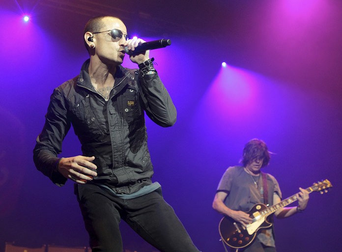 Chester Bennington (left) performs with Linkin Park in this May 16, 2015 file photo. (Photo by Owen Sweeney/Invision/AP)