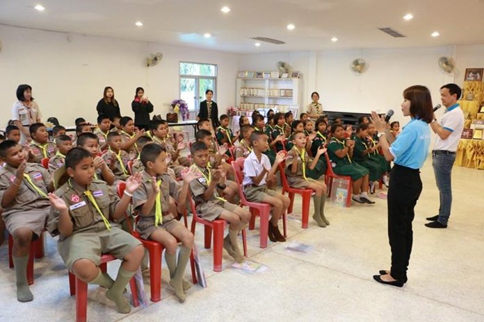 About 50 Nongprue youngsters were taught how to defend themselves against sex traffickers at a seminar at Wat Boonsamphan School.