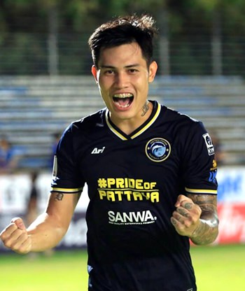 Pattaya United’s Suphanan Bureerat celebrates opening the scoring during his team’s Thai Premier League fixture against Ratchaburi Mitr Phol FC at the Dolphins Stadium in Pattaya, Saturday, July 29. (Photo courtesy Pattaya United FC)