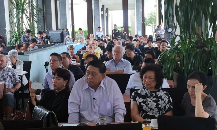 Residents of Jomtien Beach’s Reflection condominium development have a beef with the management over a supposedly private access road being opened to the public.