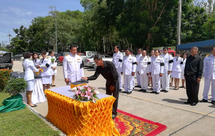 Nong Plalai Mayor Pinno Homklan hands out King Rama X shirts to the public for the occasion.