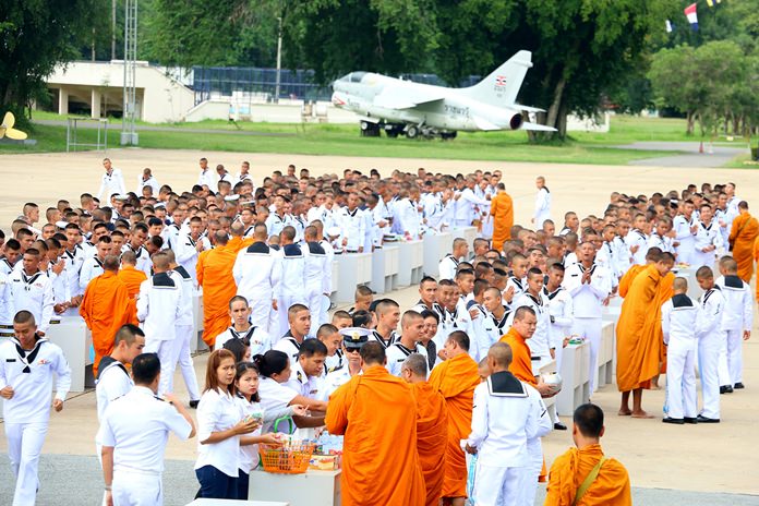 Navy cadets make merit in the monarch’s name by giving alms to 66 monks at Sattahip’s Naval Rating School.