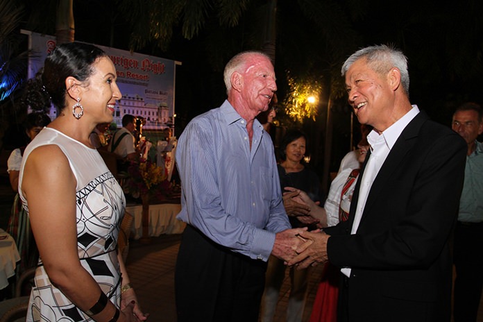 Thai Garden Resort CEO Gerrit Niehaus and his wife Anselma welcome Deputy Mayor Apichart Virapal (right).