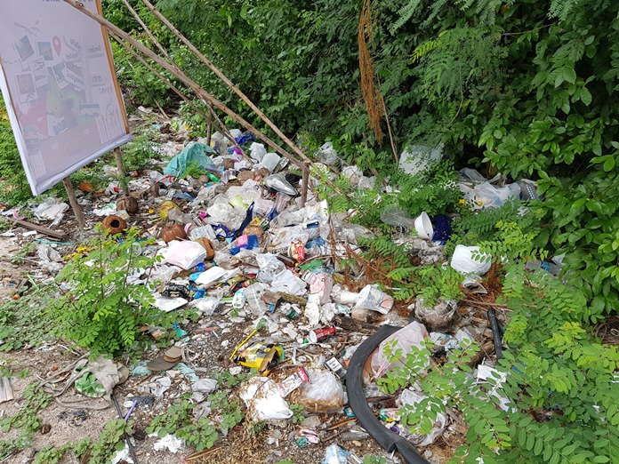 North Pattaya residents want a patch of vacant land that has been turned into an ad hoc trash dump cleaned up.
