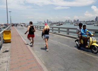 Pattaya changed the days it plans to close Bali Hai Pier for the upcoming International Fleet Show to Nov. 19-20.