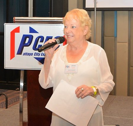 Member Anne Smith conducts the regular “Open Forum” portion of the PCEC’s meeting where audience members can ask questions and provide answers about expat living in Thailand.