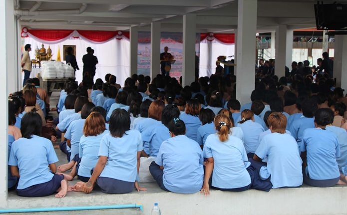 Women doing time at the Pattaya Remand Prison were treated to a solid meal thanks to Banglamung district officials.