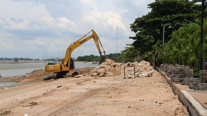 Pattaya’s Kratinglai neighborhood wants work at a beach-erosion project halted so residents can explain why they believe it will destroy the marine ecosystem.