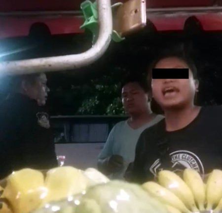 A foul-mouthed Pattaya fruit vendor has been fined for swearing at authorities.