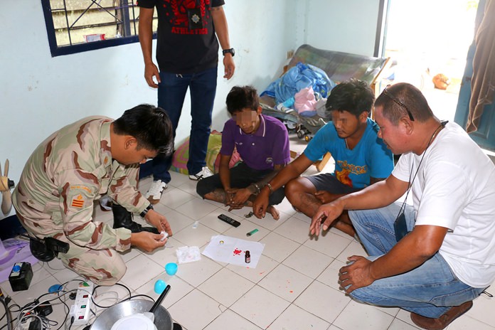 Kanchanasak Yukasen (2nd right) has been arrested for allegedly dealing methamphetamines in Sattahip.