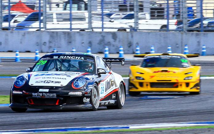 Thomas Raldorf (left) steers his Porsche 997 through a corner on his way to victory at the Chang International Circuit.