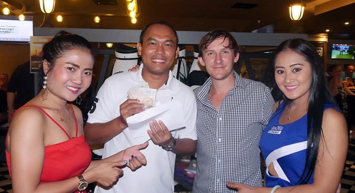 Thankiat (2nd left) – hole in one champ.