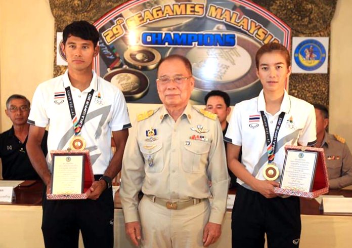 ‘Oat’ Nattapong Phonoparat (left) and ‘Daow’ Siriporn Kaewduang-ngam (right) wear their gold medals at a civic reception to celebrate their SEA Games success, held at the Surf Kitchen Restaurant in Jomtien on October 1.