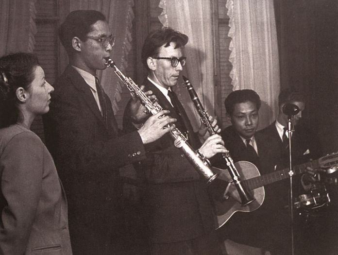 H.M. King Bhumibol and six friends formed “probably the most intricately gadgeted orchestra in Europe,” regularly meeting at his Lausanne villa to play until the dawn hours. The neighbors never complained.