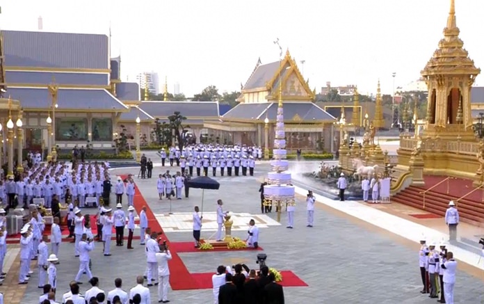 His Majesty King Rama X officiated at the installation of the Nine-Tiered Great White Umbrella of State atop the royal crematorium at Sanam Luang crematorium on 8 October 2017.