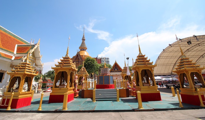 Ornate replicas of the royal busaboks are set up in an auspicious area at the temple to show much love and respect for the late King.