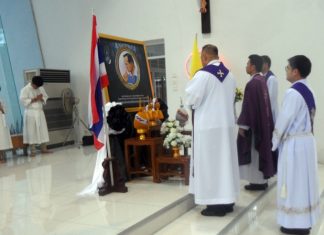 The priests are holding a minute of silence for King Rama IX.