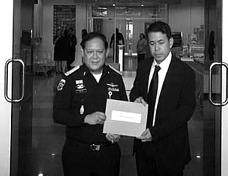 Chumsai Sriyapai (right), attorney for Panthongtae Shinawatra, hands in a letter of petition to the Department of Special Investigation (DSI) in Bangkok.