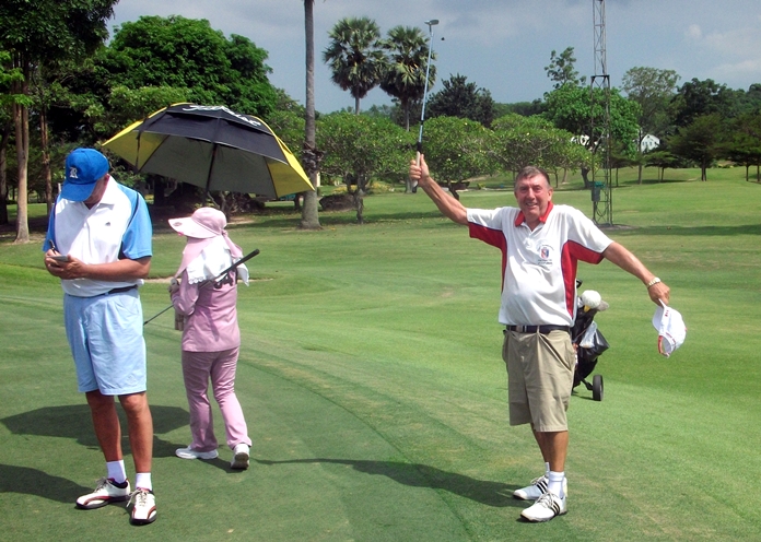Eddy Beilby sinks another putt.